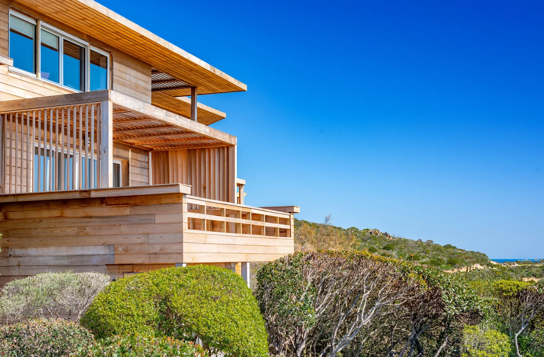 Exterior photo 4