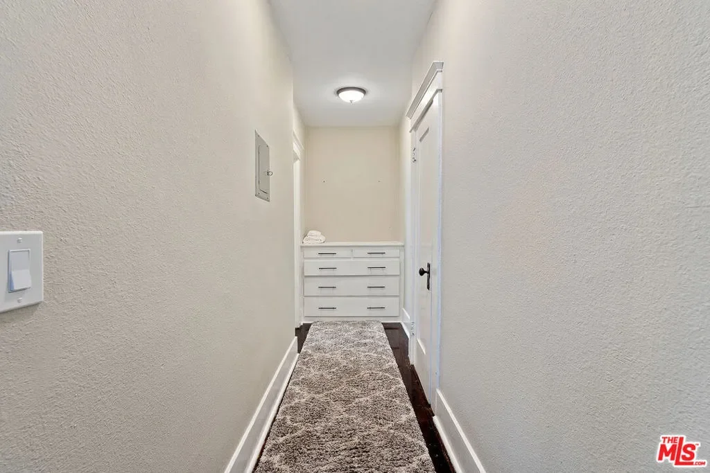 330 Cedar Avenue, Signal Hill, California, United States. - Photo 2