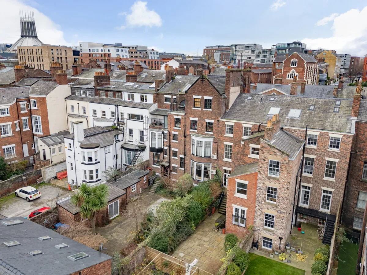 Built in circa 1800, “Number 50” is a Grade II listed maisonette with a private garden, located in L