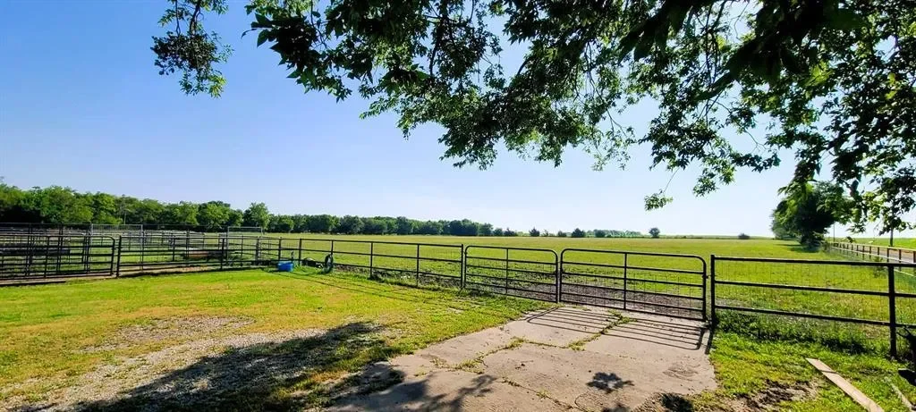 783 County Rd 4420, Whitewright, Texas, United States. - Photo 33