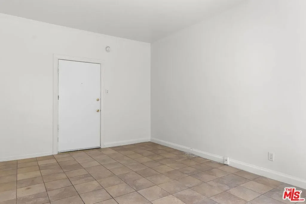 225 W Adams Boulevard, Los Angeles, California, United States. - Photo 3