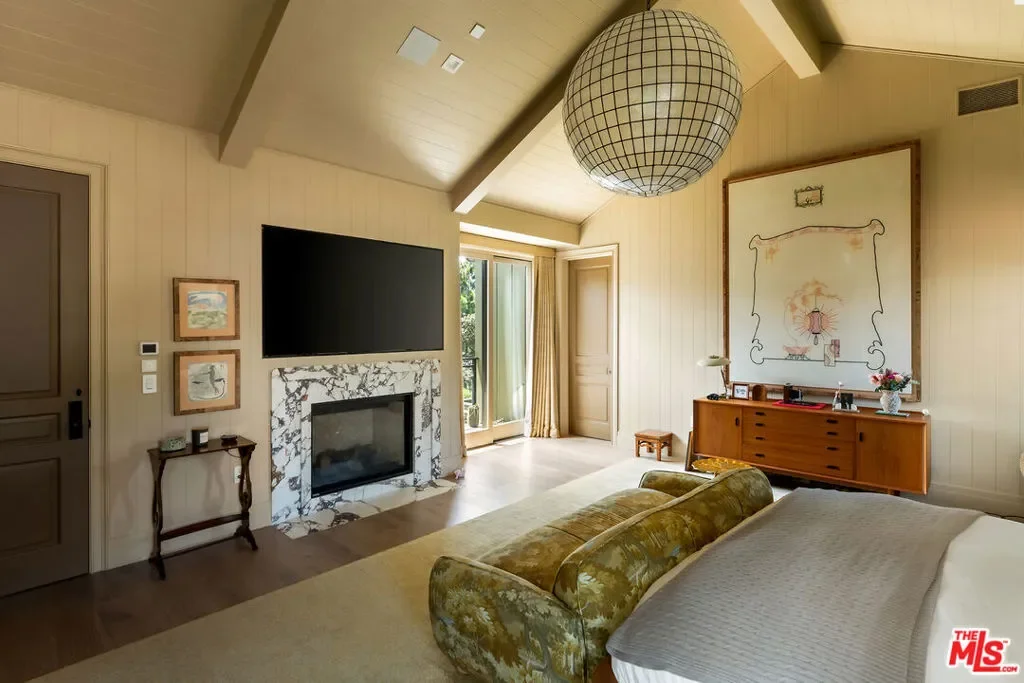 1529 Amalfi Drive, Los Angeles, California, United States. - Photo 9