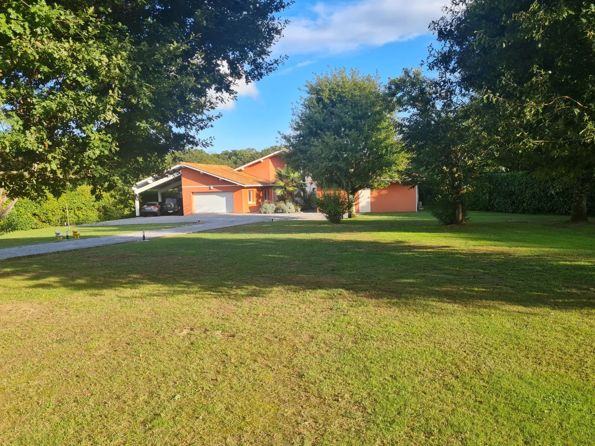 Exterior photo 5