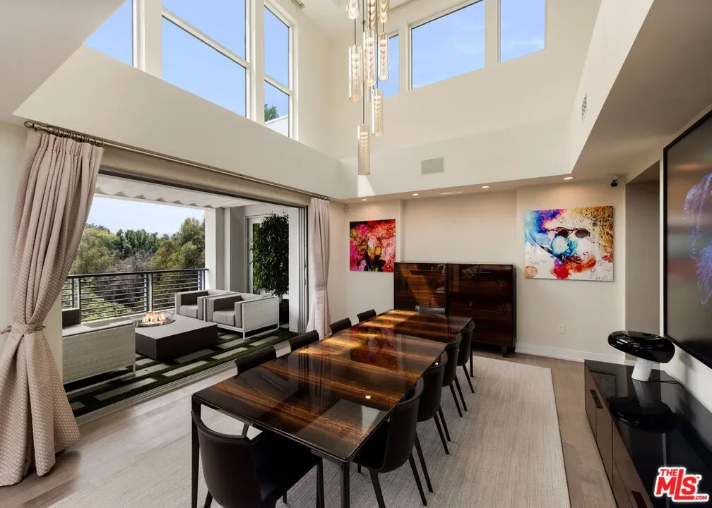 460 N Palm Dr, Beverly Hills, California, United States. - Photo 7