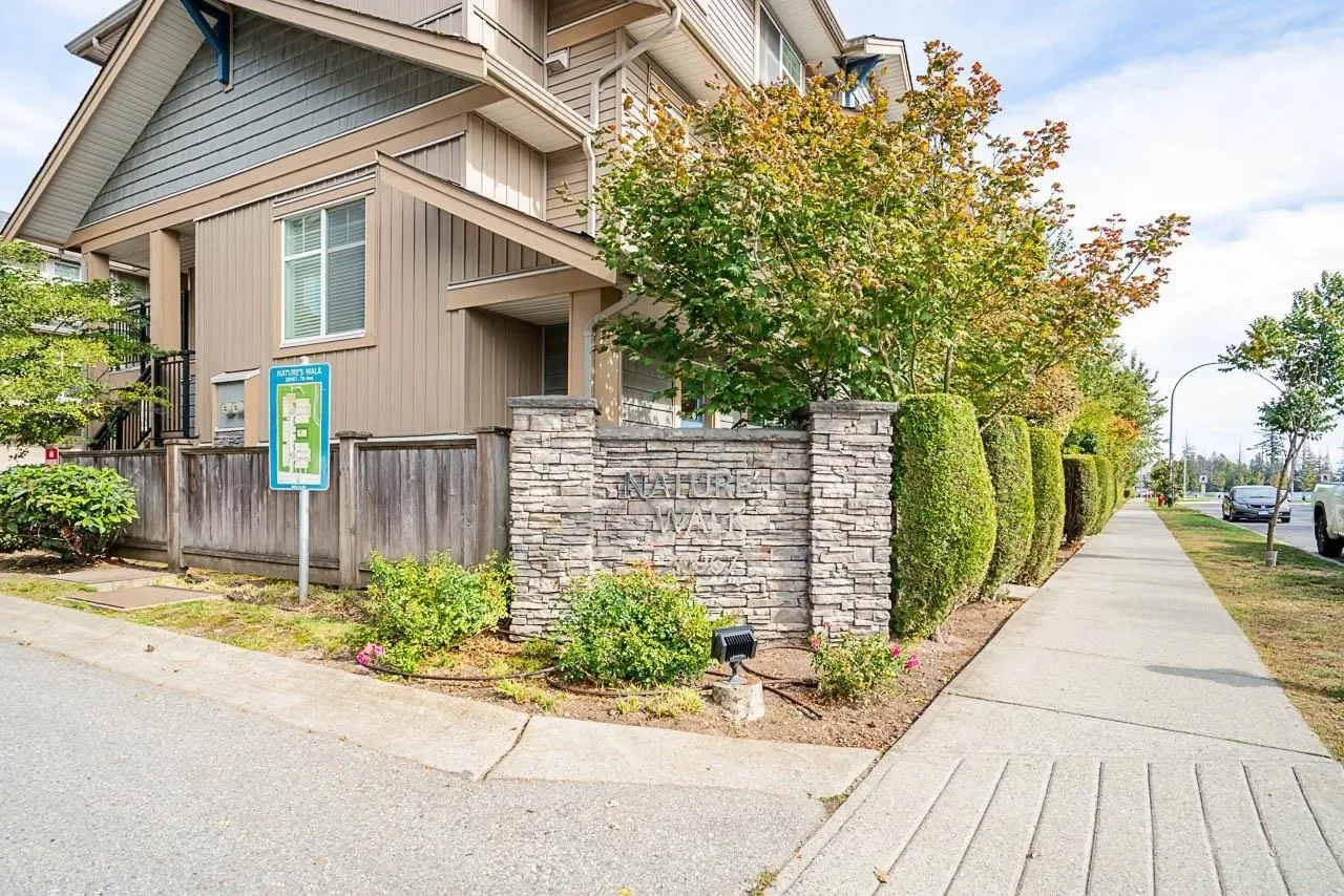 Exterior photo 9