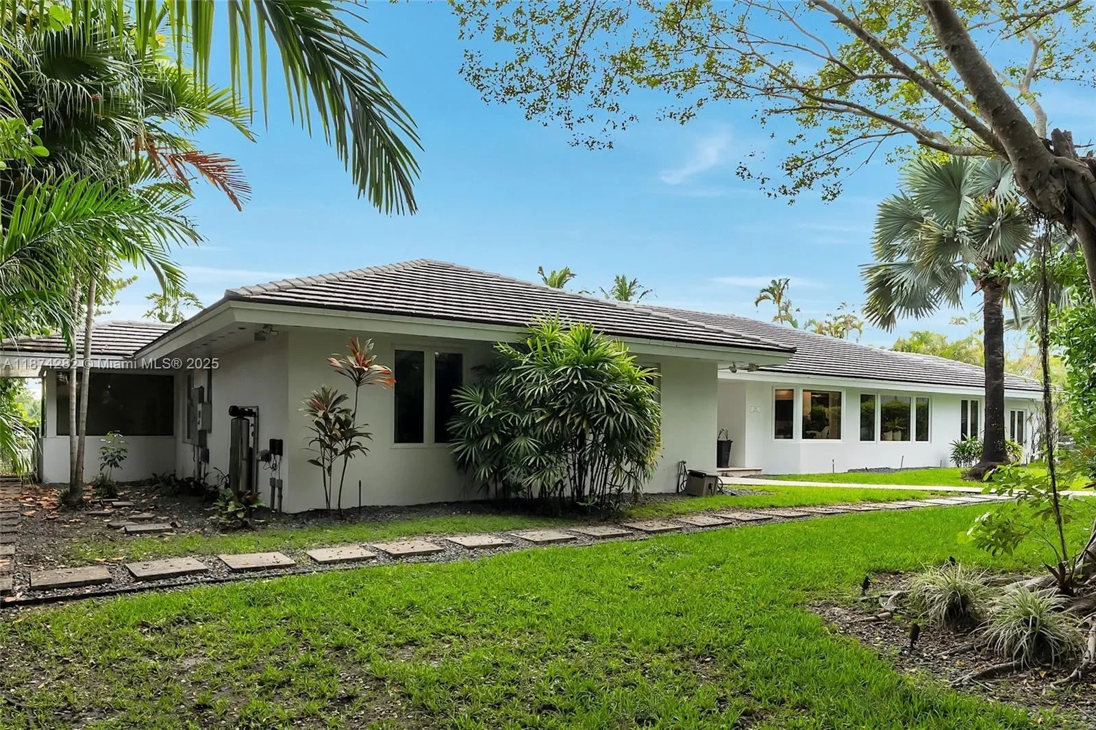 415 Rovino Ave, Coral Gables, Florida, United States. - Photo 11