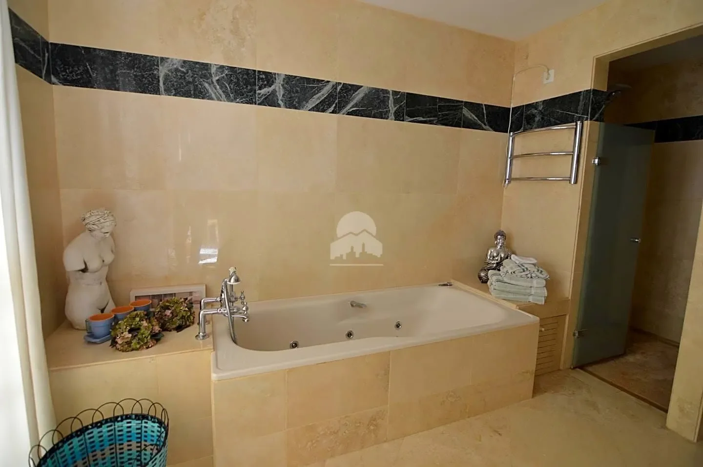 Estepona, Malaga, Estepona, El Paraíso, Benahavis, Spain. - Photo 17
