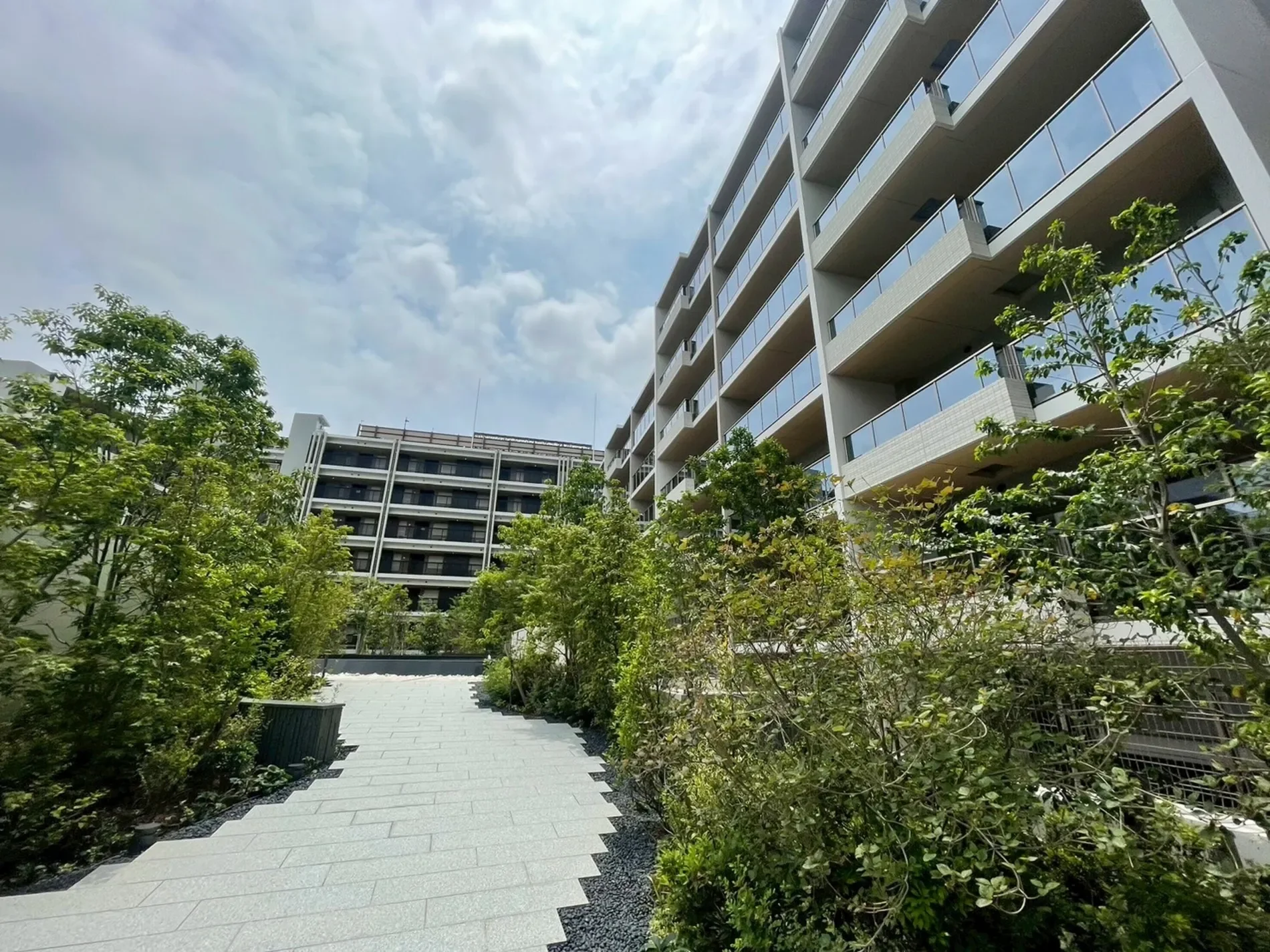 Exterior photo 3