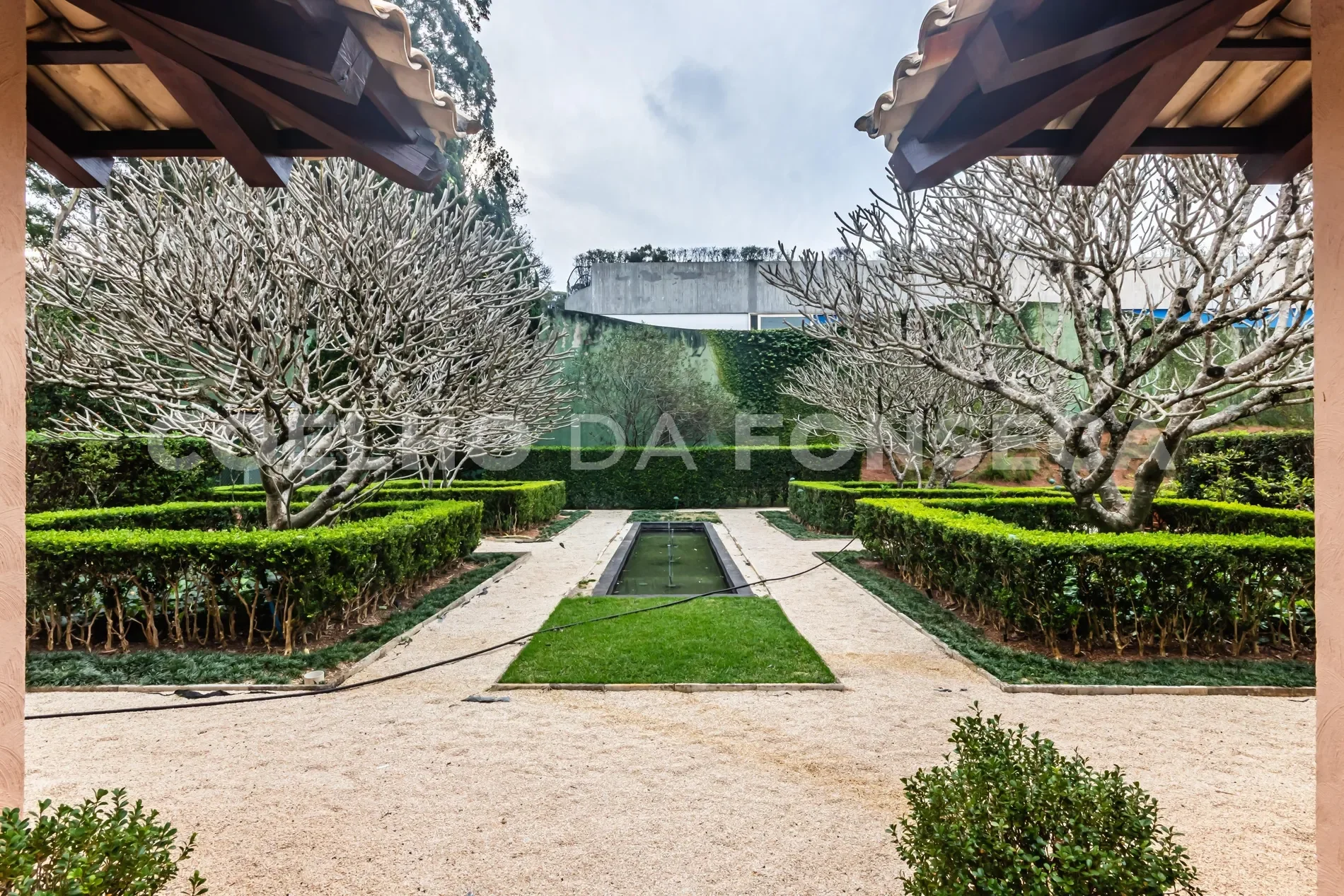 Exterior photo 5
