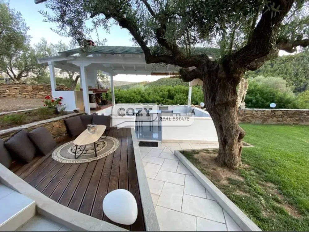 Exterior photo 5