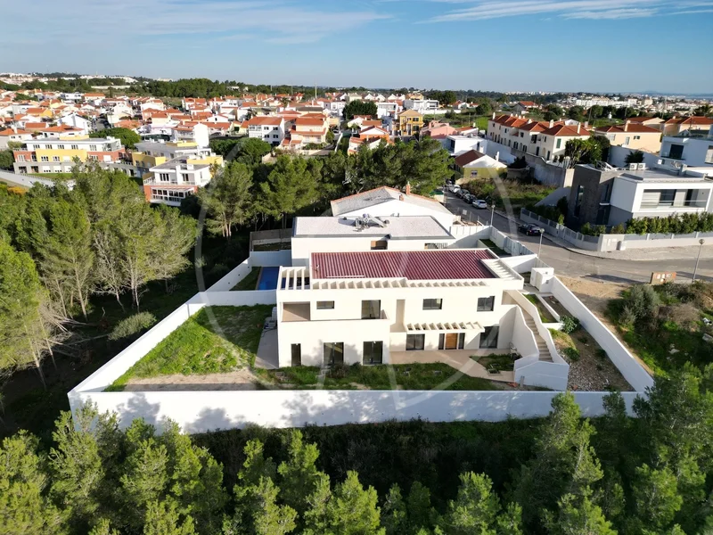 Fabulous villa overlooking pine forest and Sintra Mountains