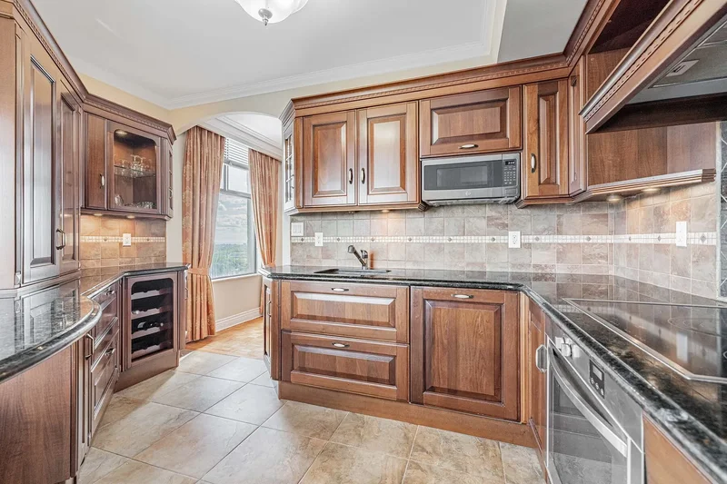423 Avenue Rd  13, Toronto, ON M4V 2H7, Toronto, Ontario, Canada. - Photo 15