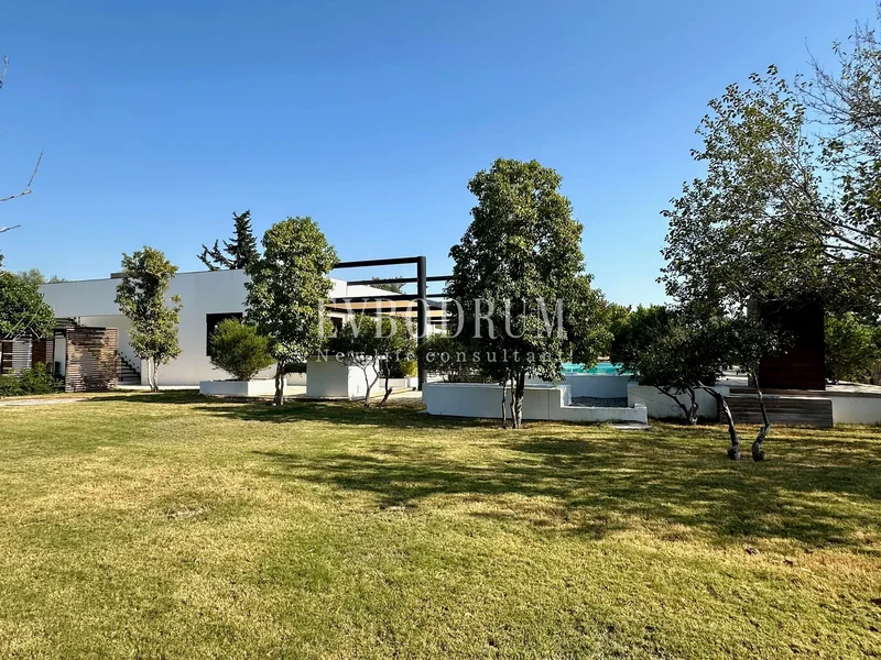 Contemporary single-story home with guest house and pool in Bitez
