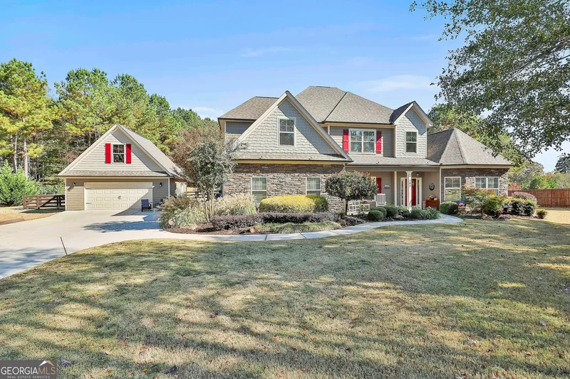 Single Family Residence in Senoia