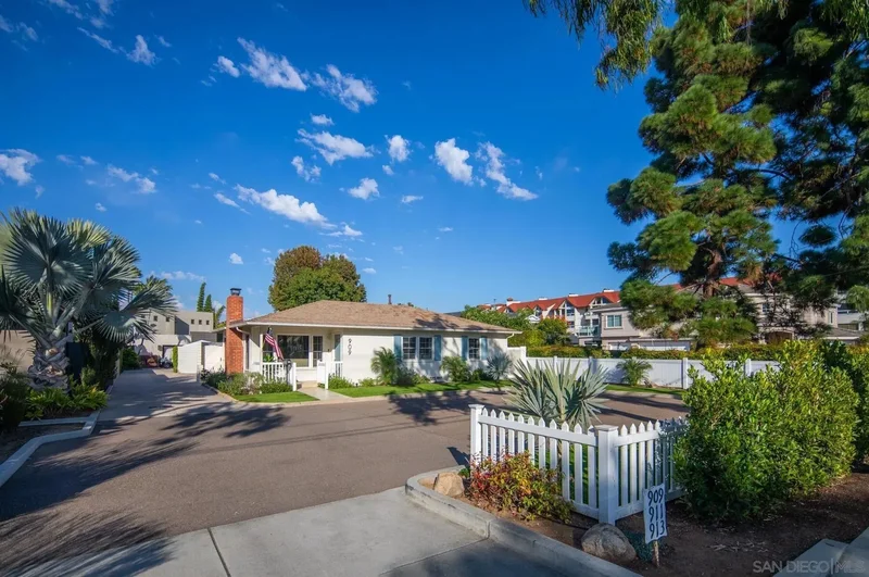 Single Family Residence in Coronado