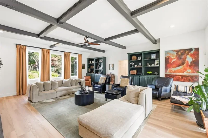 Single Family Residence in Dallas