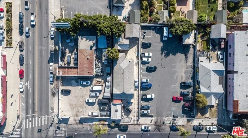 220 N Oxford Avenue, Los Angeles, California, United States. - Photo 8