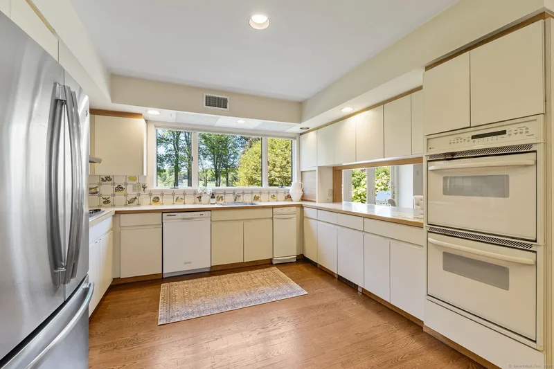 111 Bloomfield Avenue, West Hartford, CT, 06105, USA, Hartford, Connecticut, United States. - Photo 36