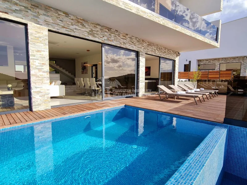 ROGOZNICA Modern villa with infinity pool