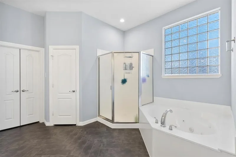 1709 E Branch Hollow Drive, Carrollton, Texas, United States. - Photo 11