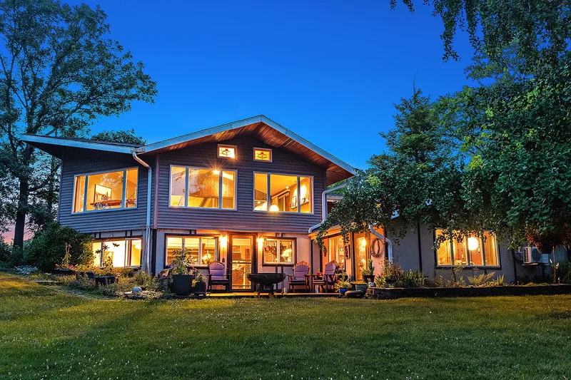 5 Bedrooms Single Family Detached
