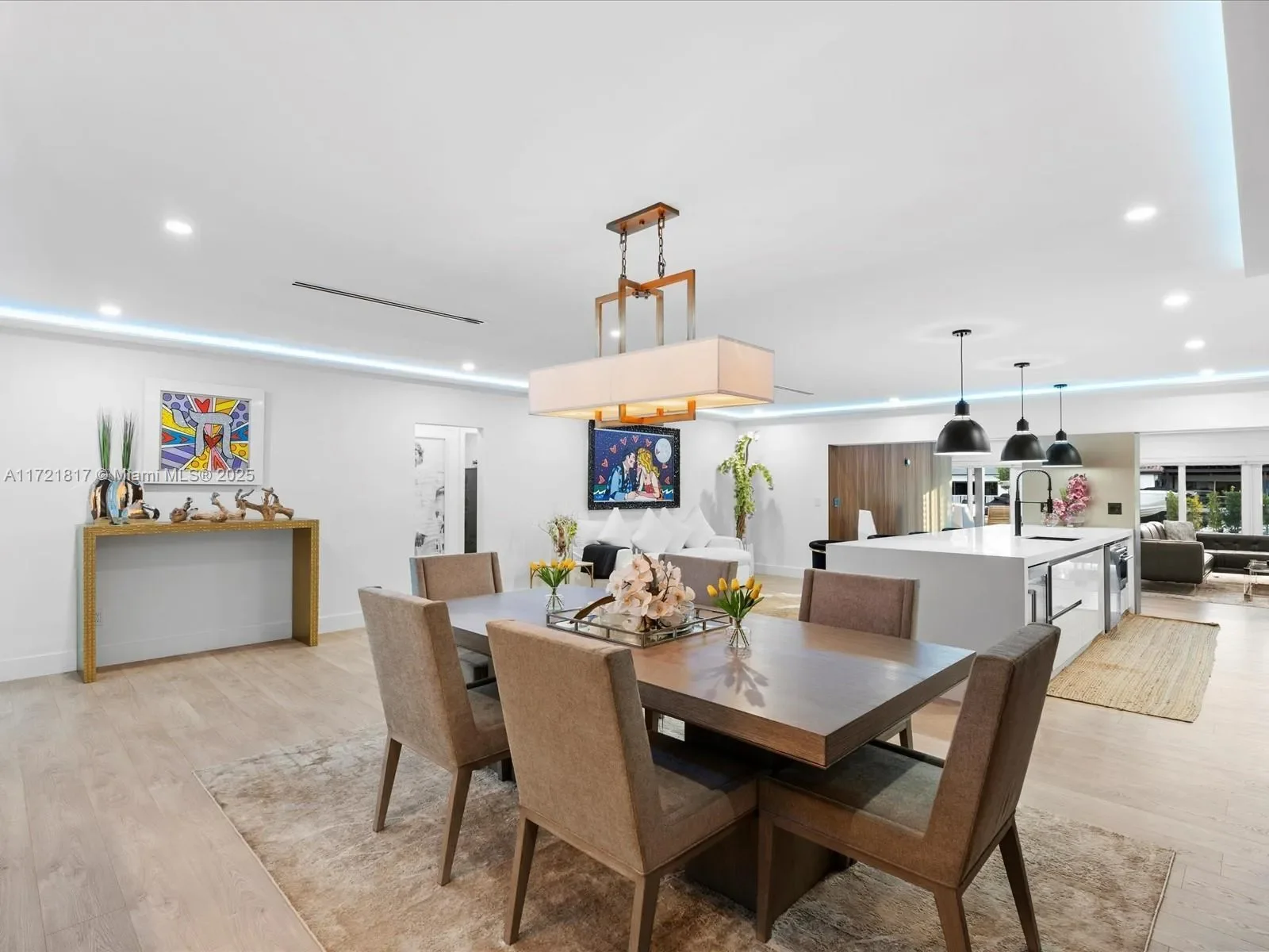 1560 Cleveland Road, Miami Beach, Florida, United States. - Photo 3