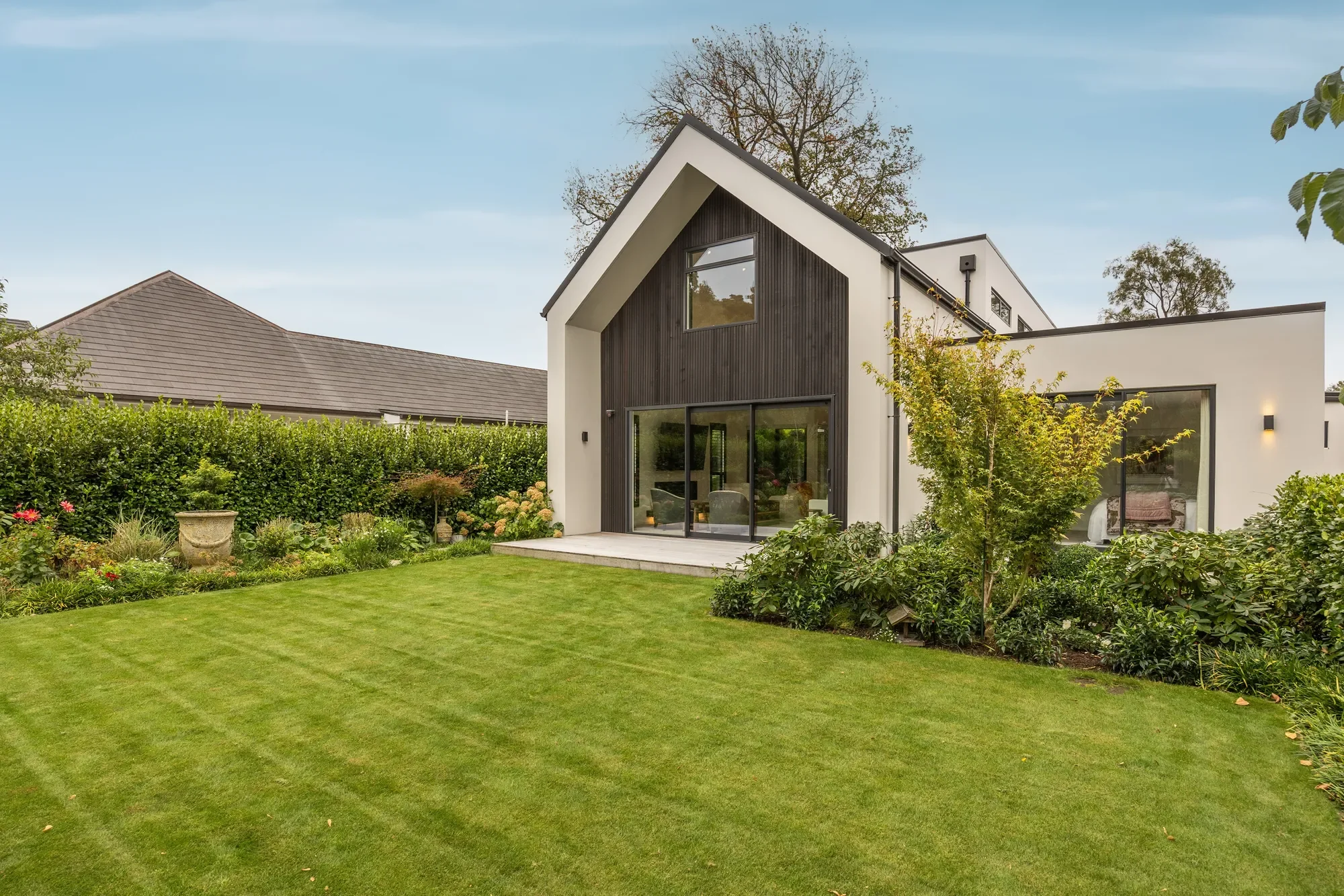 Exterior photo 7