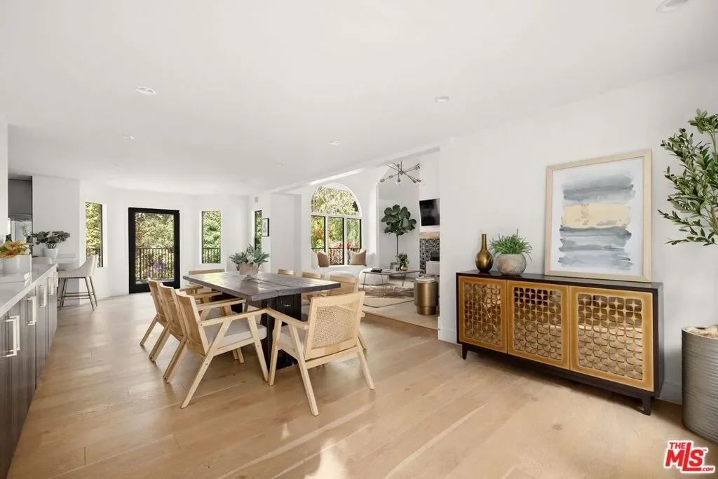 16881 Oak View Drive, Los Angeles, California, United States. - Photo 8