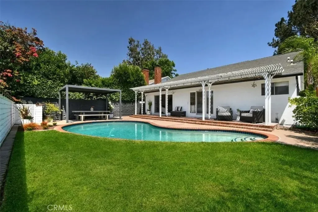 12614 Morrison, Los Angeles, California, United States. - Photo 6