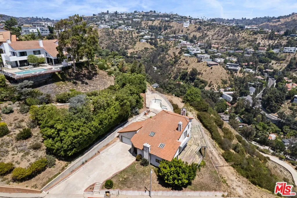 1842 N Crescent Heights Boulevard, Los Angeles, California, United States. - Photo 14