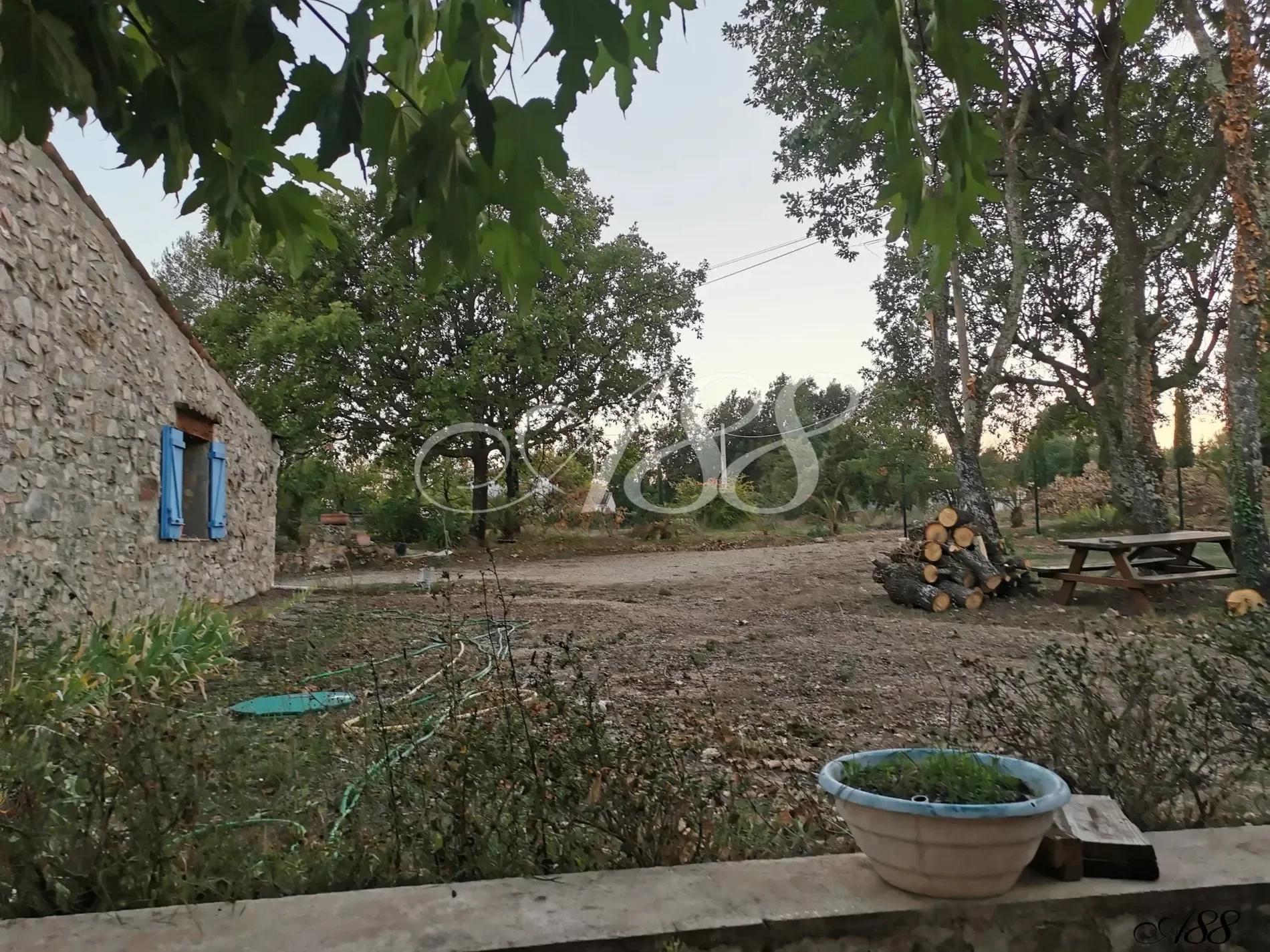 Exterior photo 6