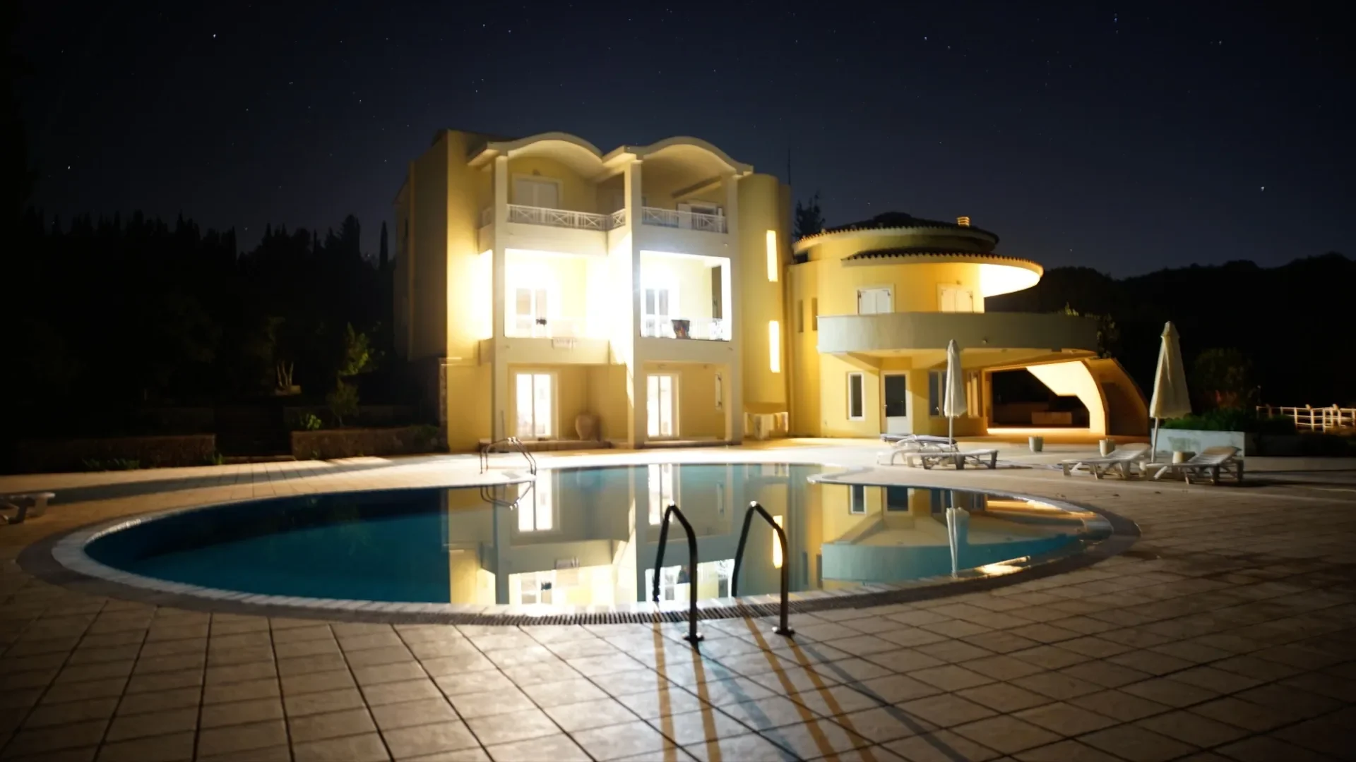 Exterior photo 10