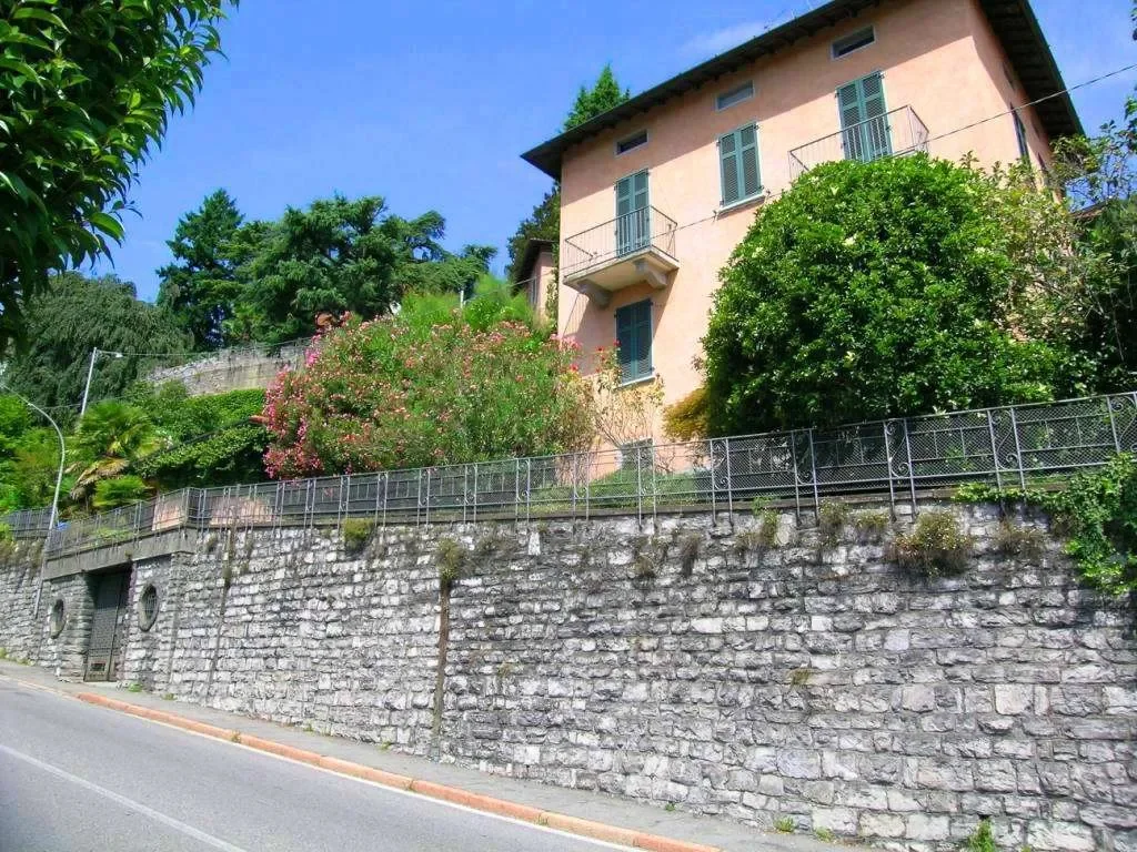 via dei villini, Como, Lombardy, Italy. - Photo 15
