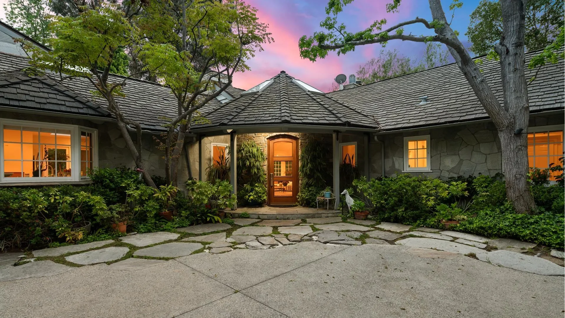 2576 Benedict Canyon Dr, Beverly Hills, California, United States. - Photo 6