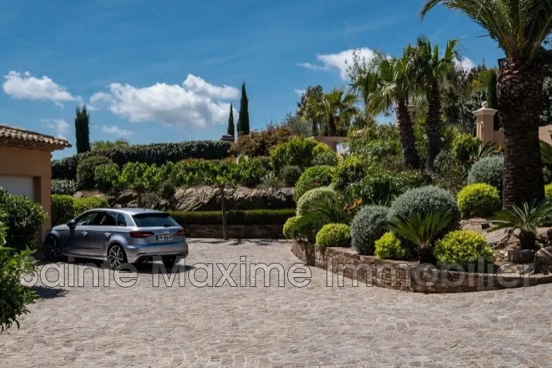 Grimaud, Provence-Alpes-Côte d'Azur, France. - Photo 7