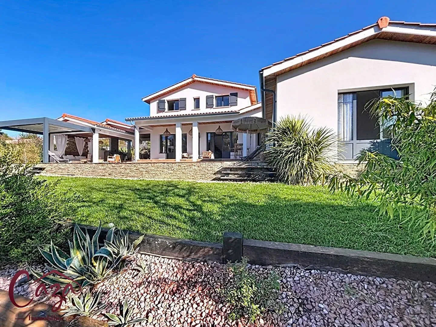 Exterior photo 6