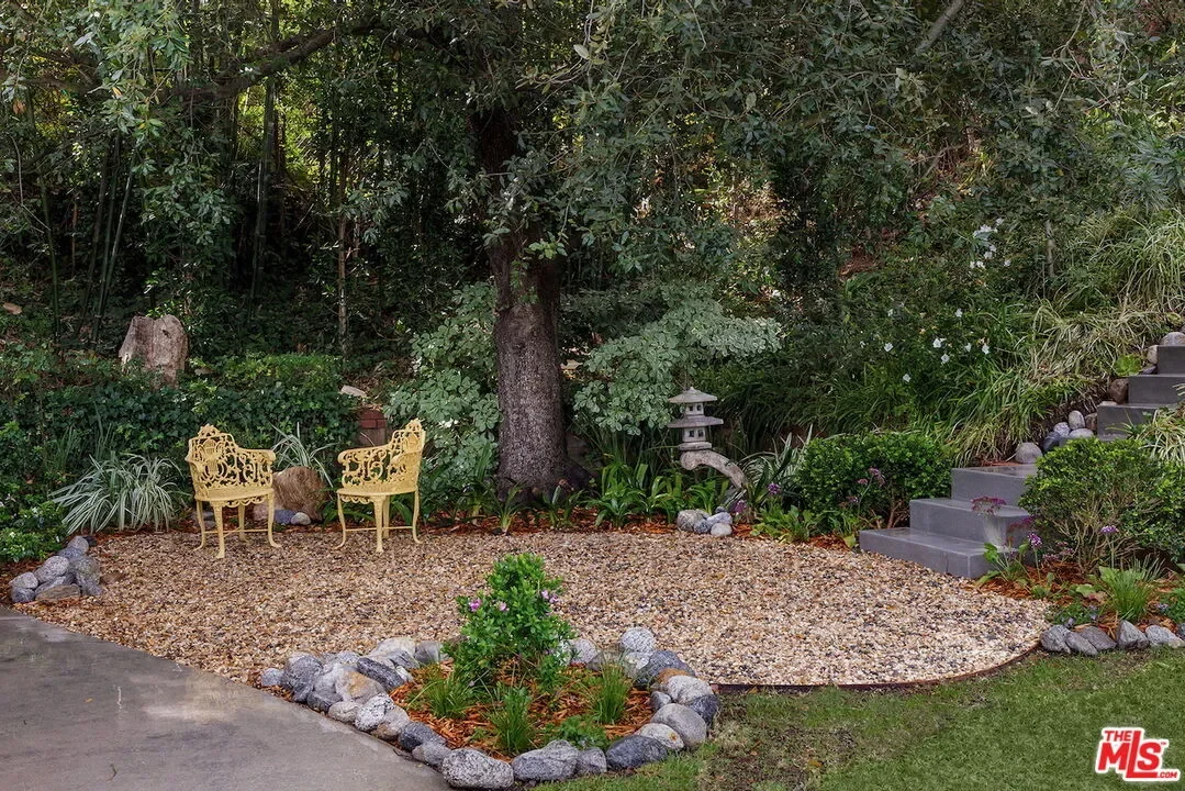 Exterior photo 7