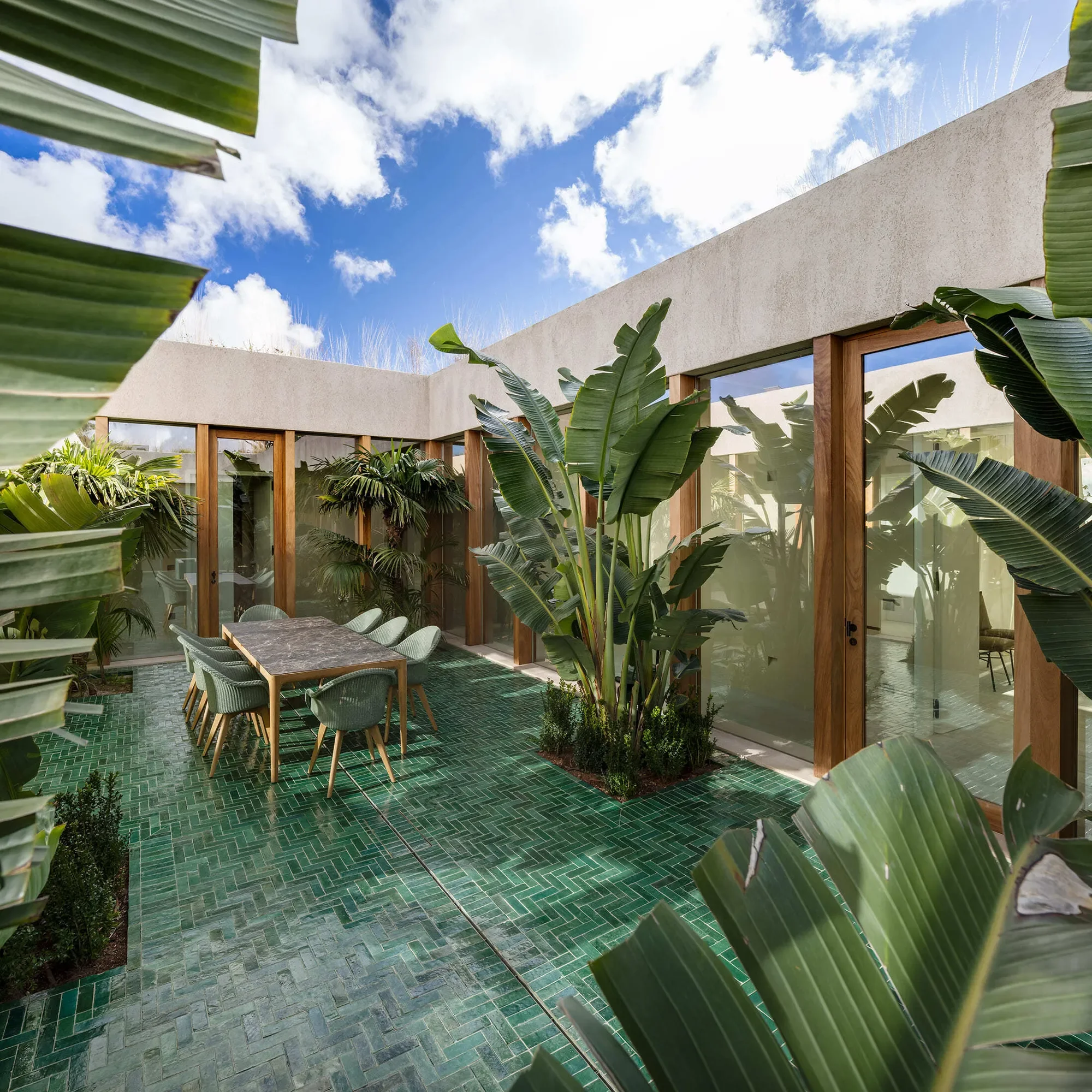Exterior photo 3