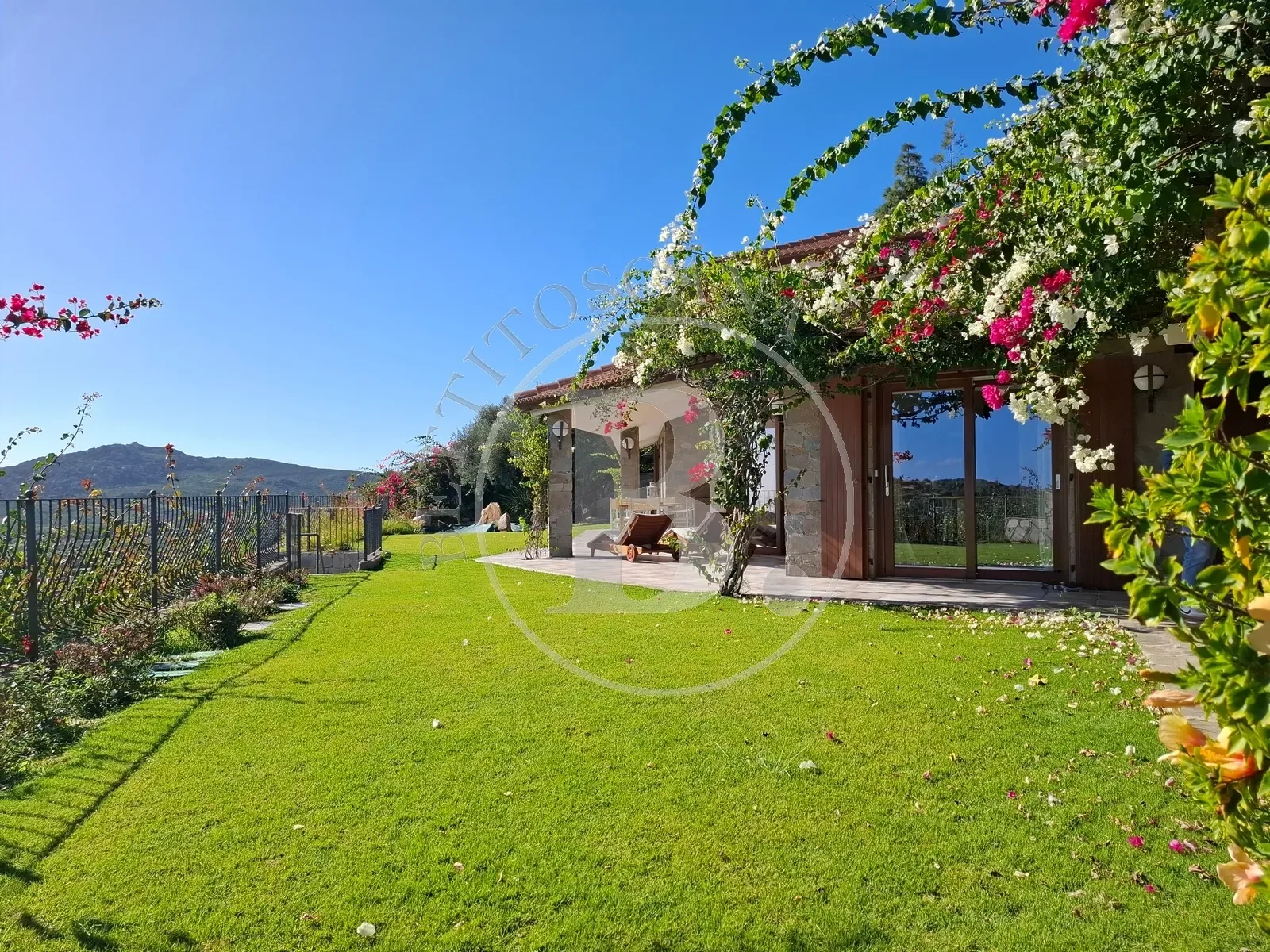 Exterior photo 9