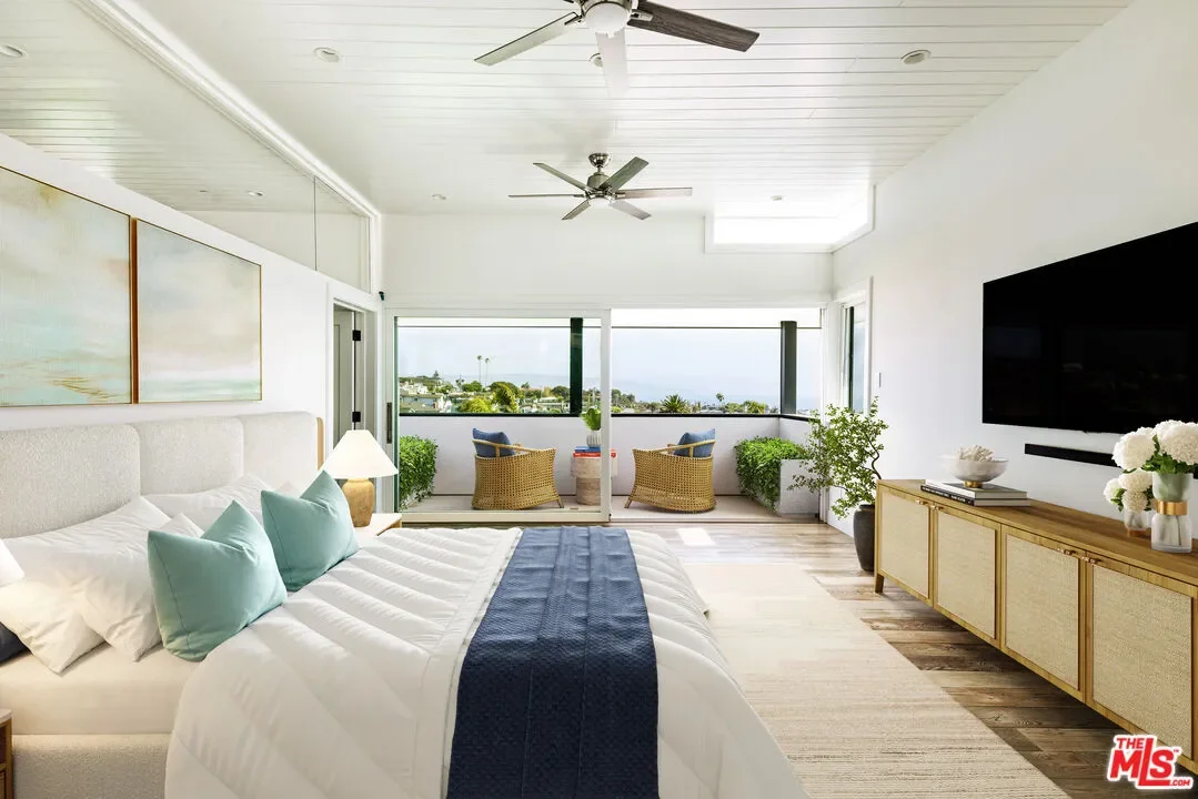 934 1st St, Manhattan Beach, California, United States. - Photo 6