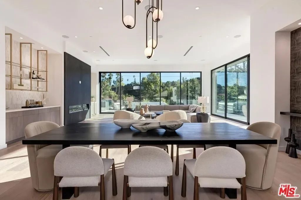 16879 Mooncrest Drive, Los Angeles, California, United States. - Photo 35