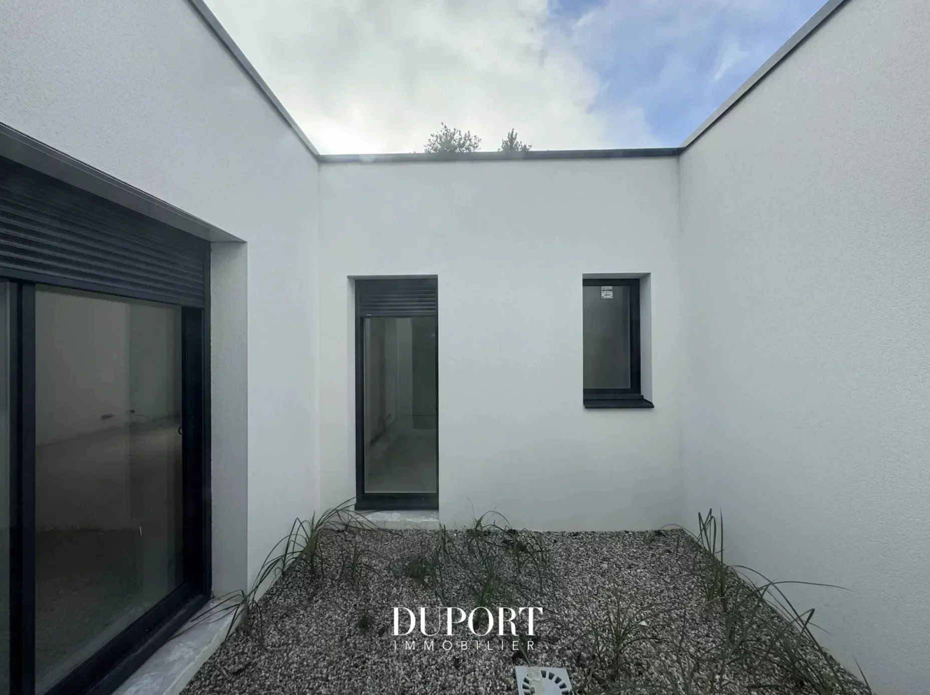 Exterior photo 3