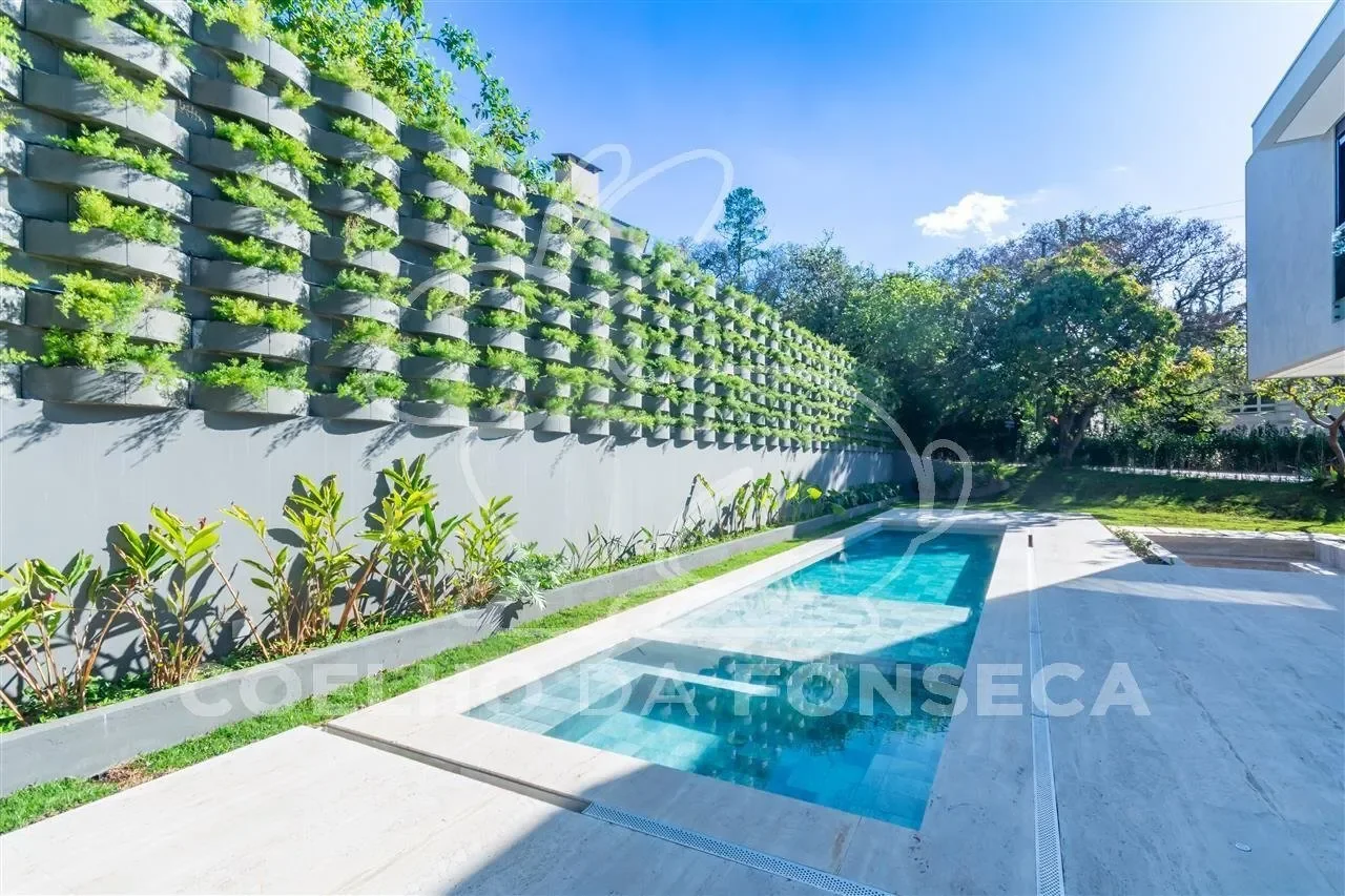 Exterior photo 8