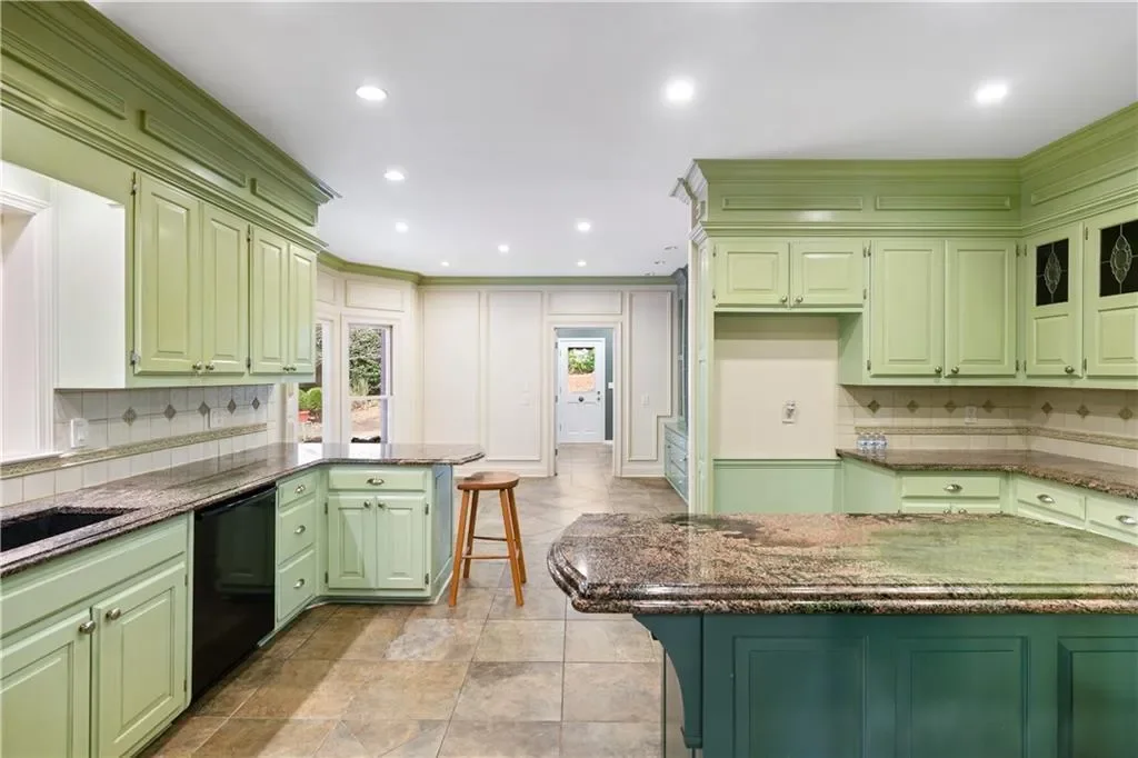7300 Chattahoochee Bluff Drive, Atlanta, Georgia, United States. - Photo 27