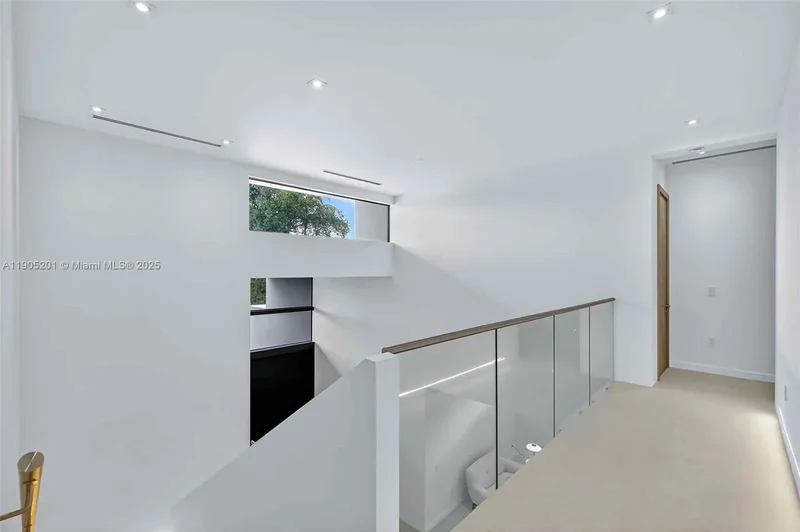 1021 W 46th St, Miami Beach, Florida, United States. - Photo 21
