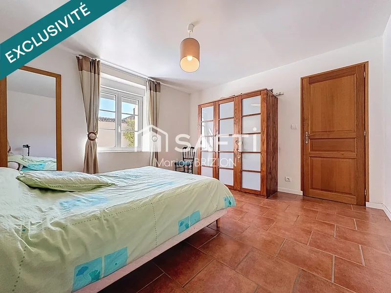 EN EXCLUSIVITE - LONGERE A 7 MINUTES DE CORMONTREUIL- 8 PIECES - CONFORT DE PLAIN PIED - JARDIN