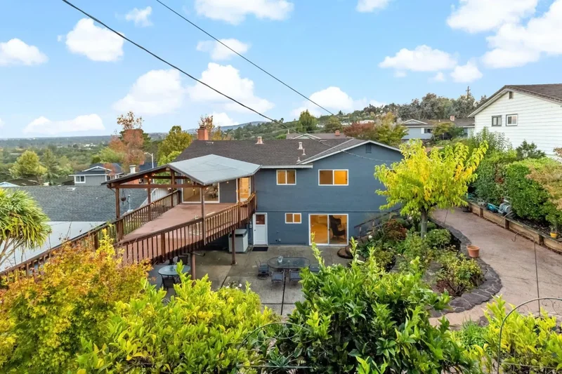 3848 Vineyard Drive, Redwood City, California, United States. - Photo 8
