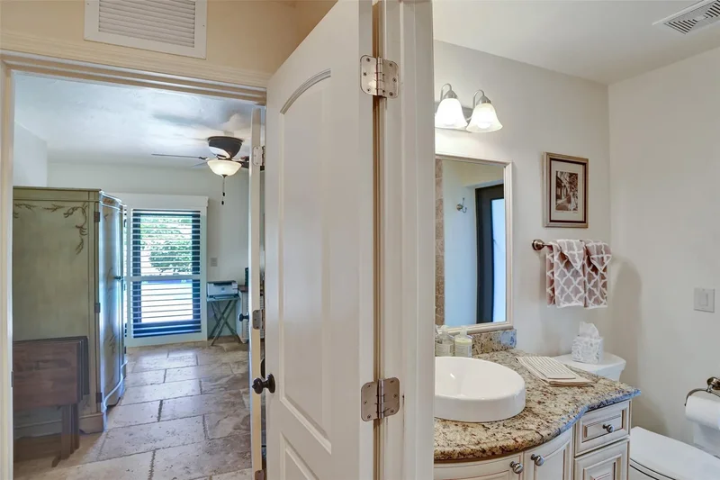 2000 NE 31st Ave, Wilton Manors, Florida, United States. - Photo 29