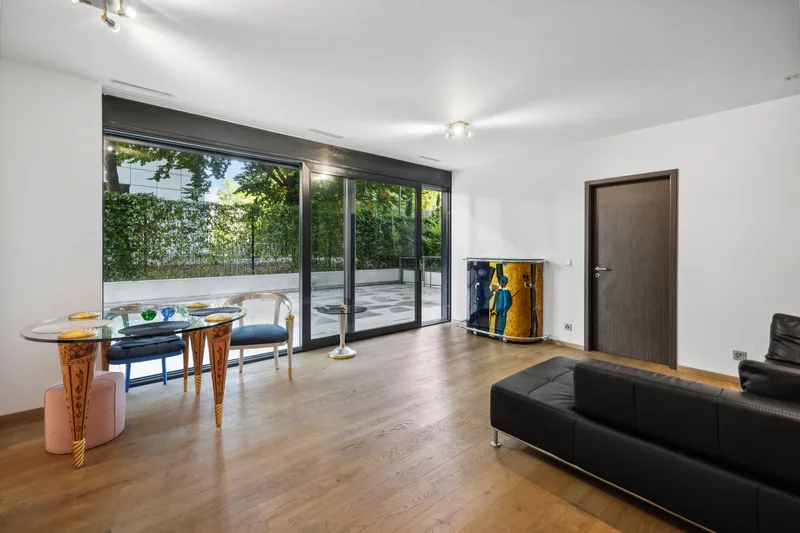 Magnificent 4 Room Apartment With Terrace