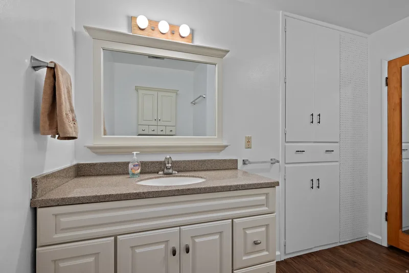 1610 E Moor Dale Ln, Holladay, UT 84117, Holladay, Utah, United States. - Photo 19